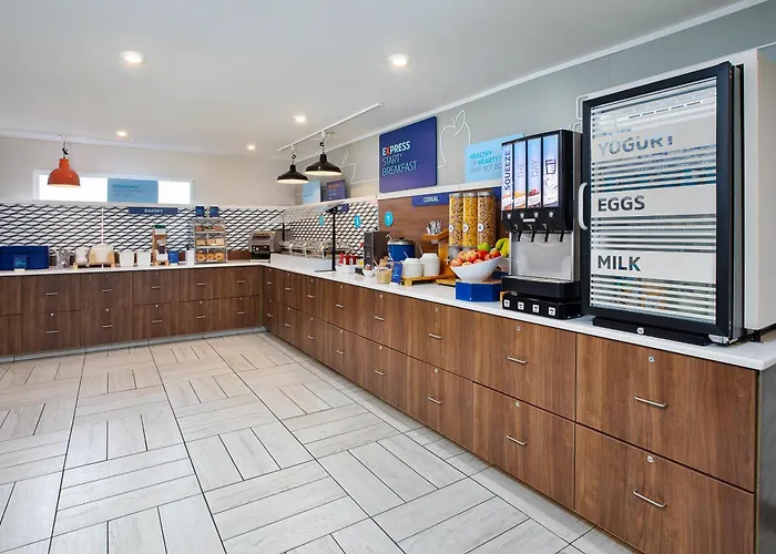 Holiday Inn Express Hotel & Suites Uptown Fredericton By Ihg
